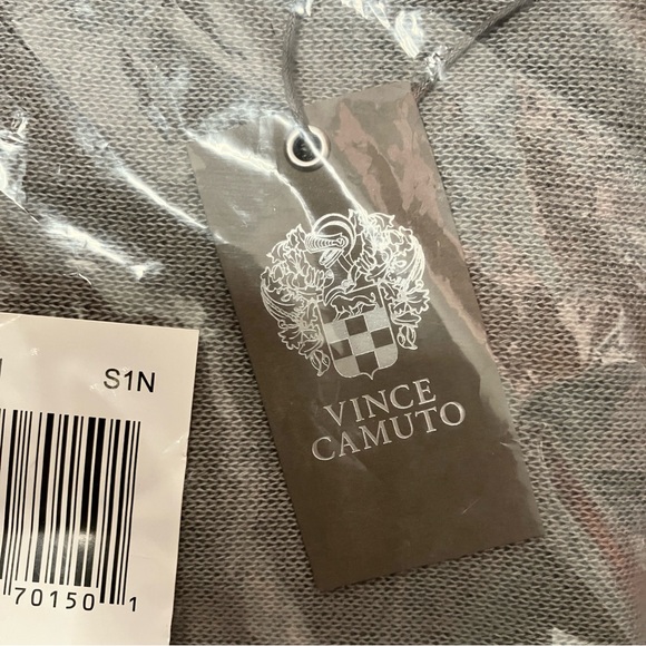 Vince Camuto NWT solid knit wrap scarf gray - Picture 7 of 7